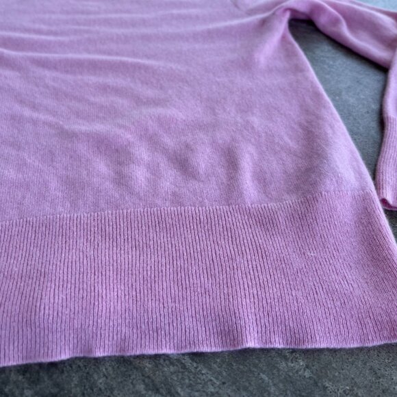 J. Crew 100% Cashmere Classic Fit Crewneck Sweater Size Medium Pink Crisp - Picture 7 of 13